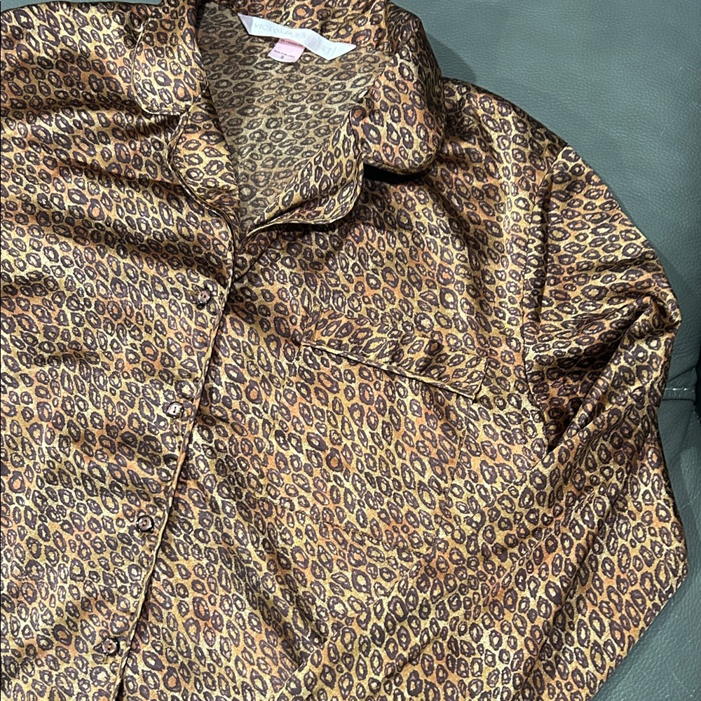 Victoria’s Secret Leopard Print Button-Up Sleep Shirt, size S - Picture 4 of 5